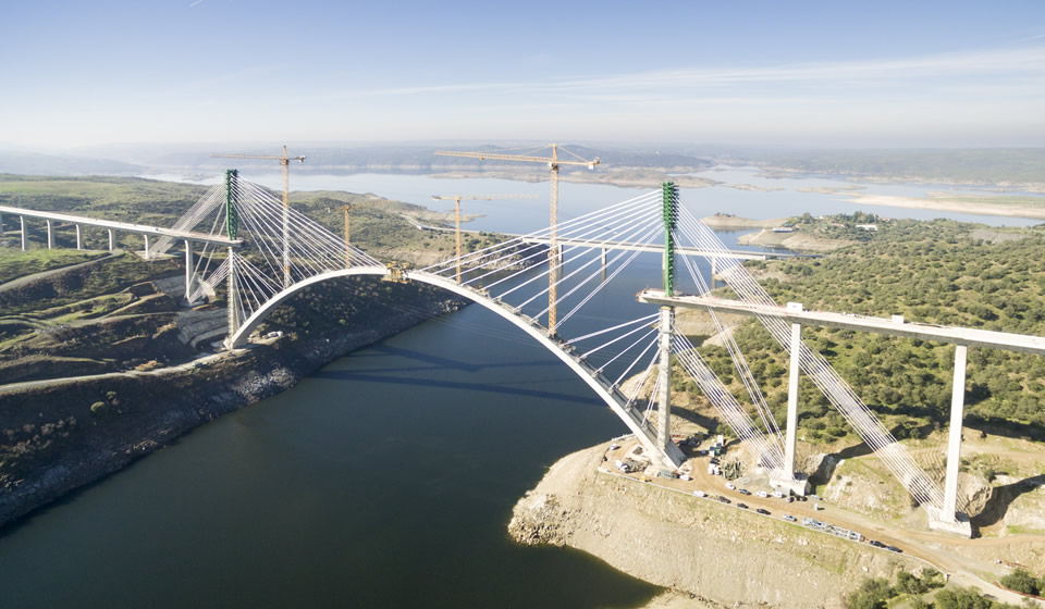 Grupo B ) Puentes, viaductos y grandes estructuras